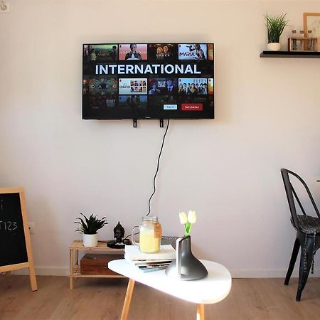 Entire Serviced Apartment With A Beautiful View Tiranë Eksteriør bilde
