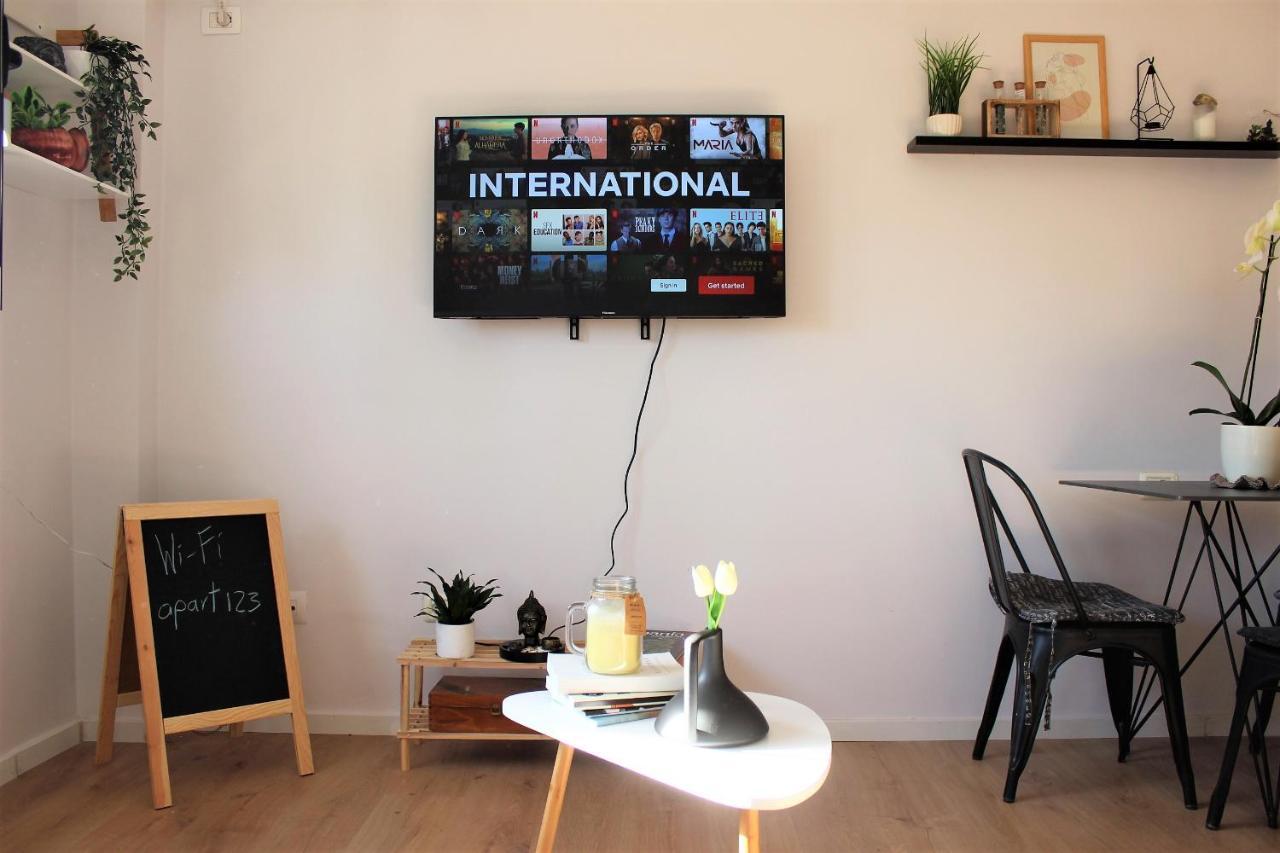 Entire Serviced Apartment With A Beautiful View Tiranë Eksteriør bilde