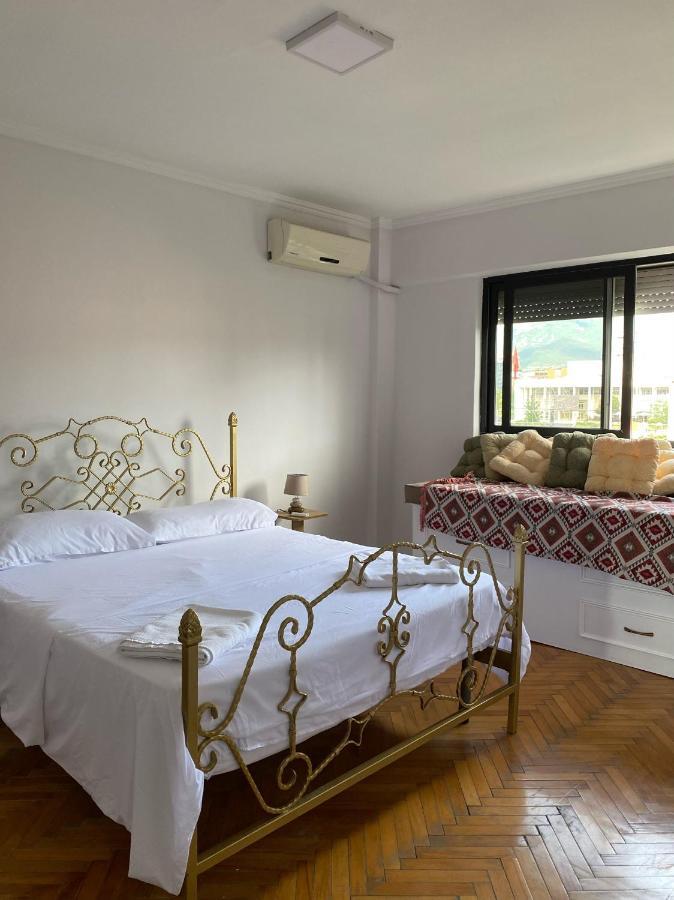 Entire Serviced Apartment With A Beautiful View Tiranë Eksteriør bilde