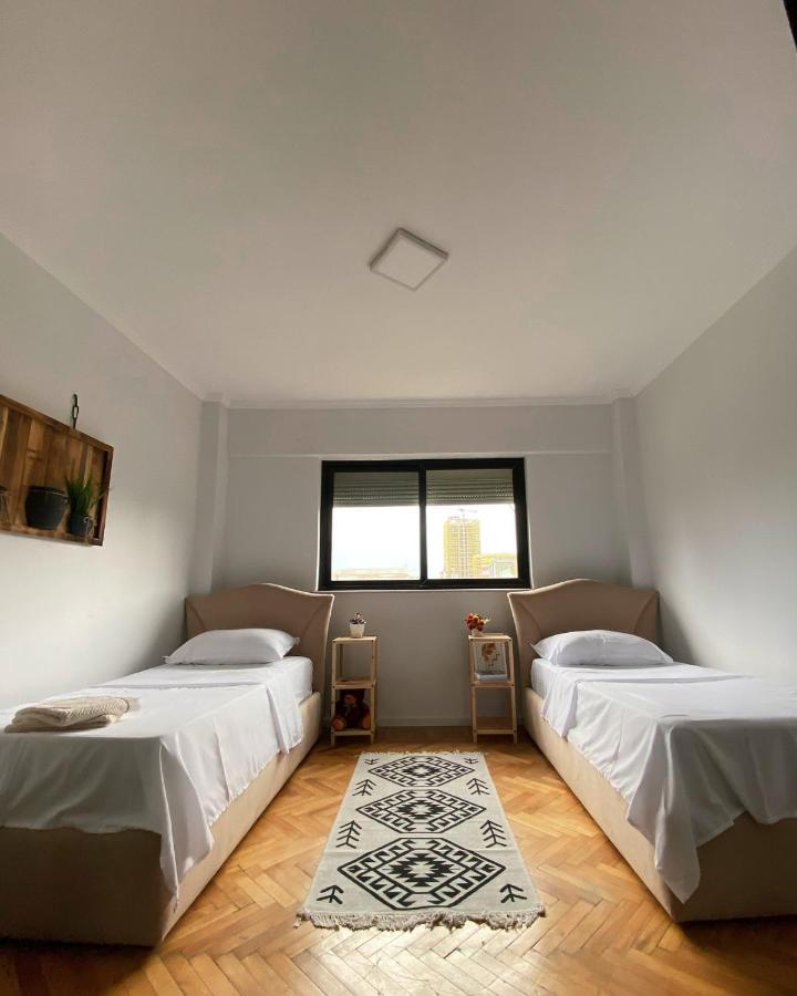 Entire Serviced Apartment With A Beautiful View Tiranë Eksteriør bilde