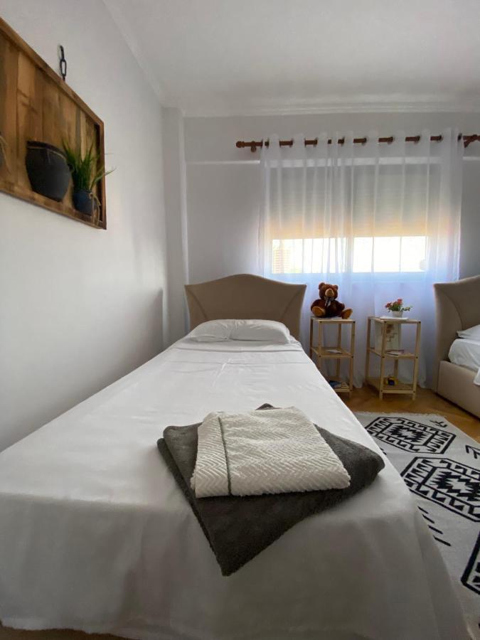 Entire Serviced Apartment With A Beautiful View Tiranë Eksteriør bilde