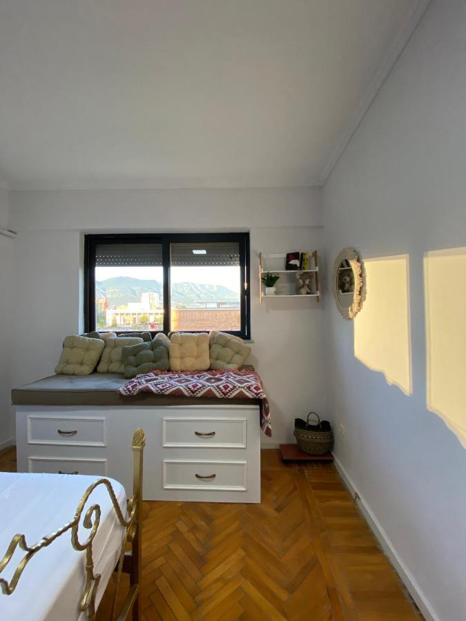 Entire Serviced Apartment With A Beautiful View Tiranë Eksteriør bilde